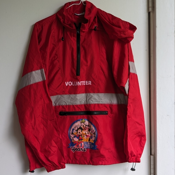 Disney parks 20 years family fun run 5K volunteer red jacket with hood, Small - Picture 1 of 6